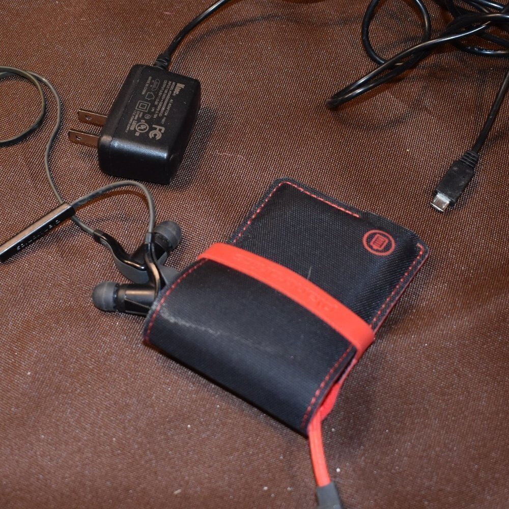 Charging Case Pouch for Plantronics Backbeat Go 1 & 2 Bluetooth Head set - Picture 4 of 5